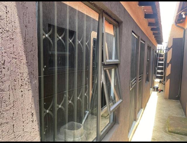 3 BEDROOM HOUSE FOR SALE IN VOSLOORUS